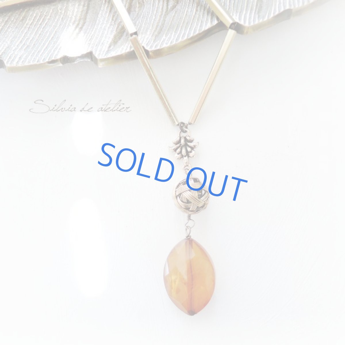 画像2: <限定1・A>真鍮チューブ&アクリルビーズ マーキス Y字 アンティークゴールドロングネックレス (2)