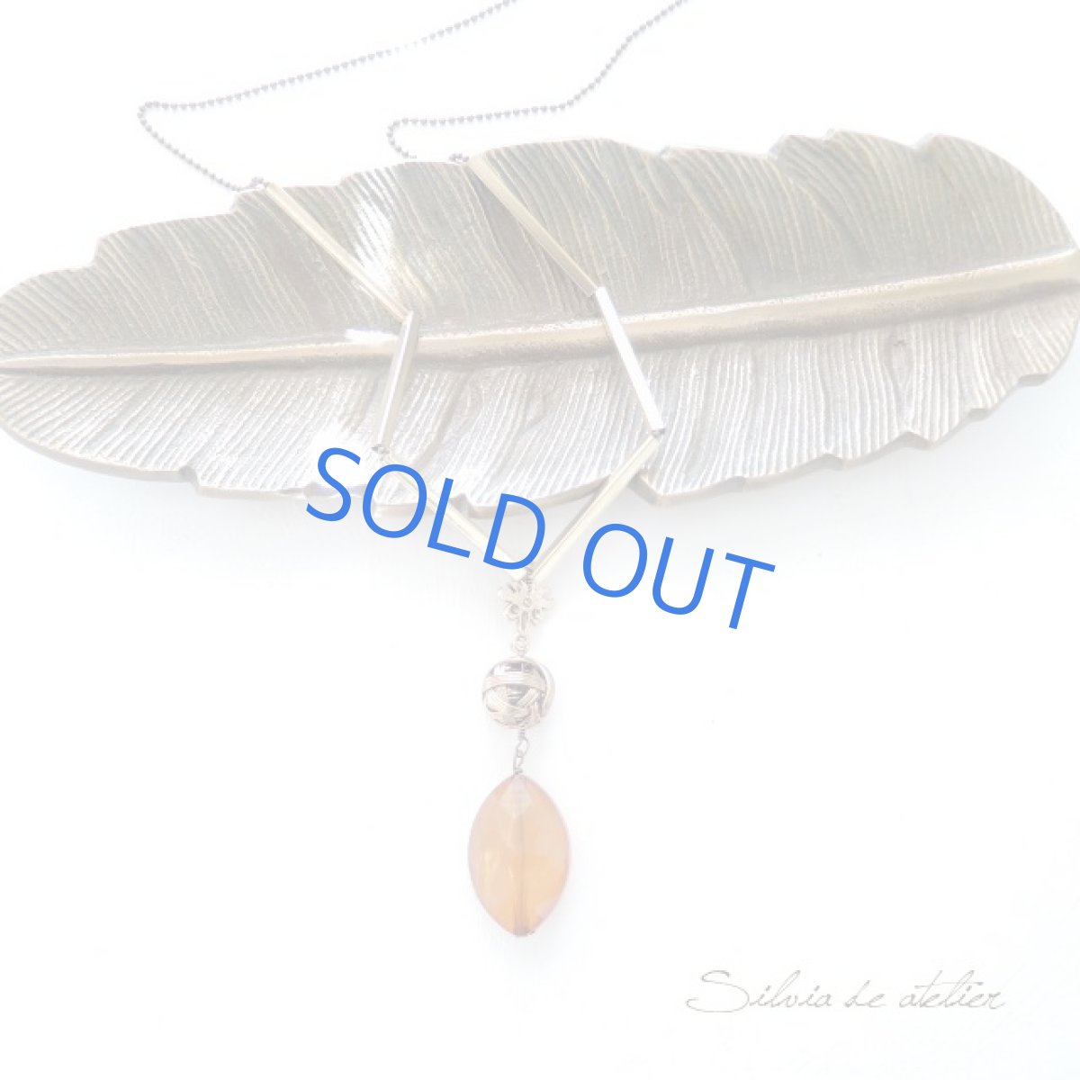 画像4: <限定1・A>真鍮チューブ&アクリルビーズ マーキス Y字 アンティークゴールドロングネックレス (4)