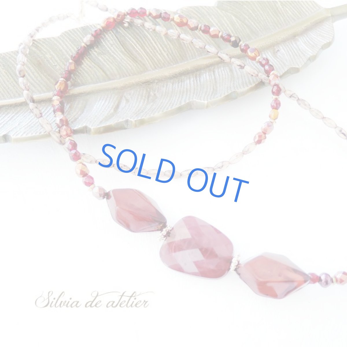 画像4: ＜限定1＞大粒ワインレッドアクリル　アシンメトリー　ロングネックレス (4)