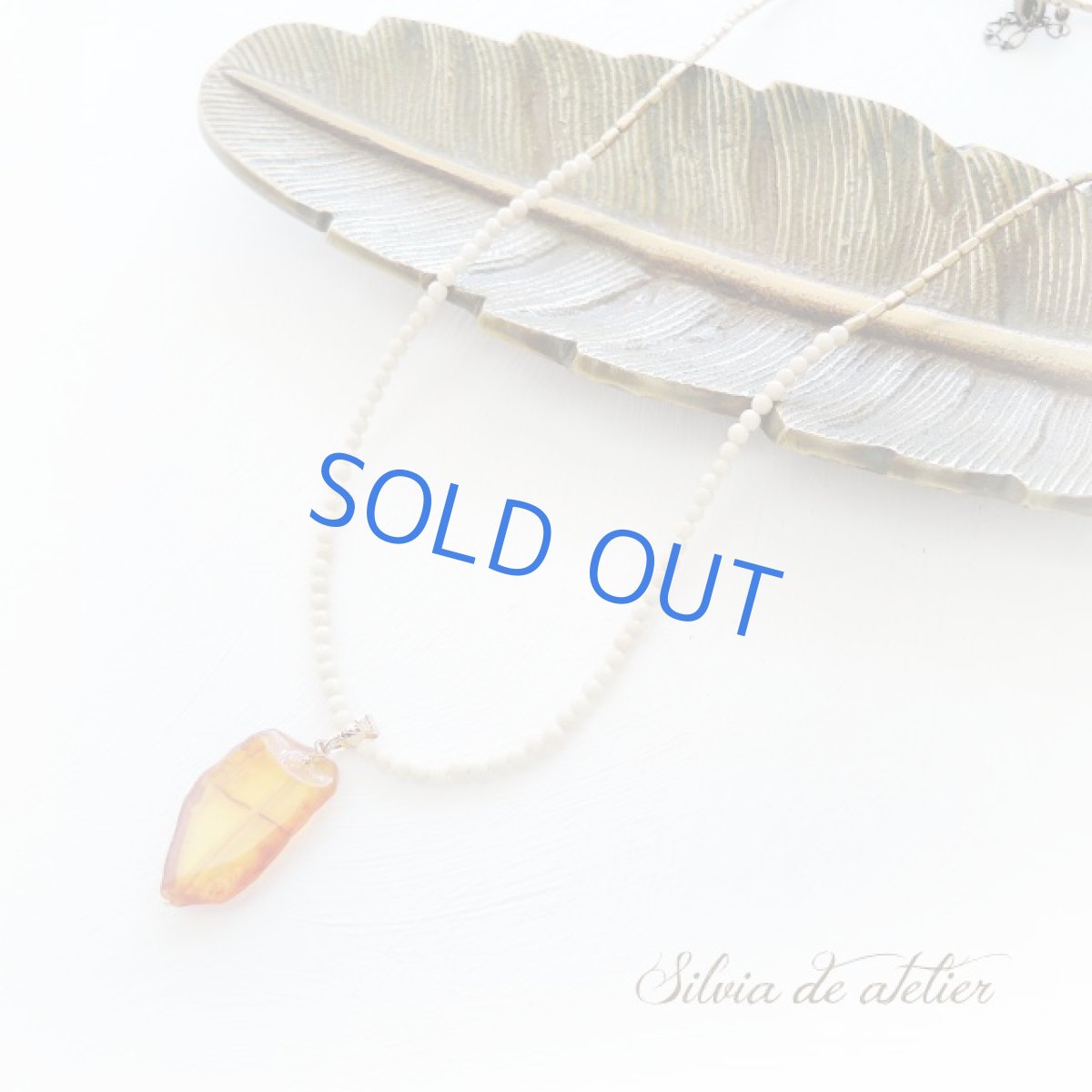 画像3: ＜限定1＞バイカラー　リバーストーン＆真鍮ビーズ　大粒琥珀タブレット　ミディアムネックレス (3)