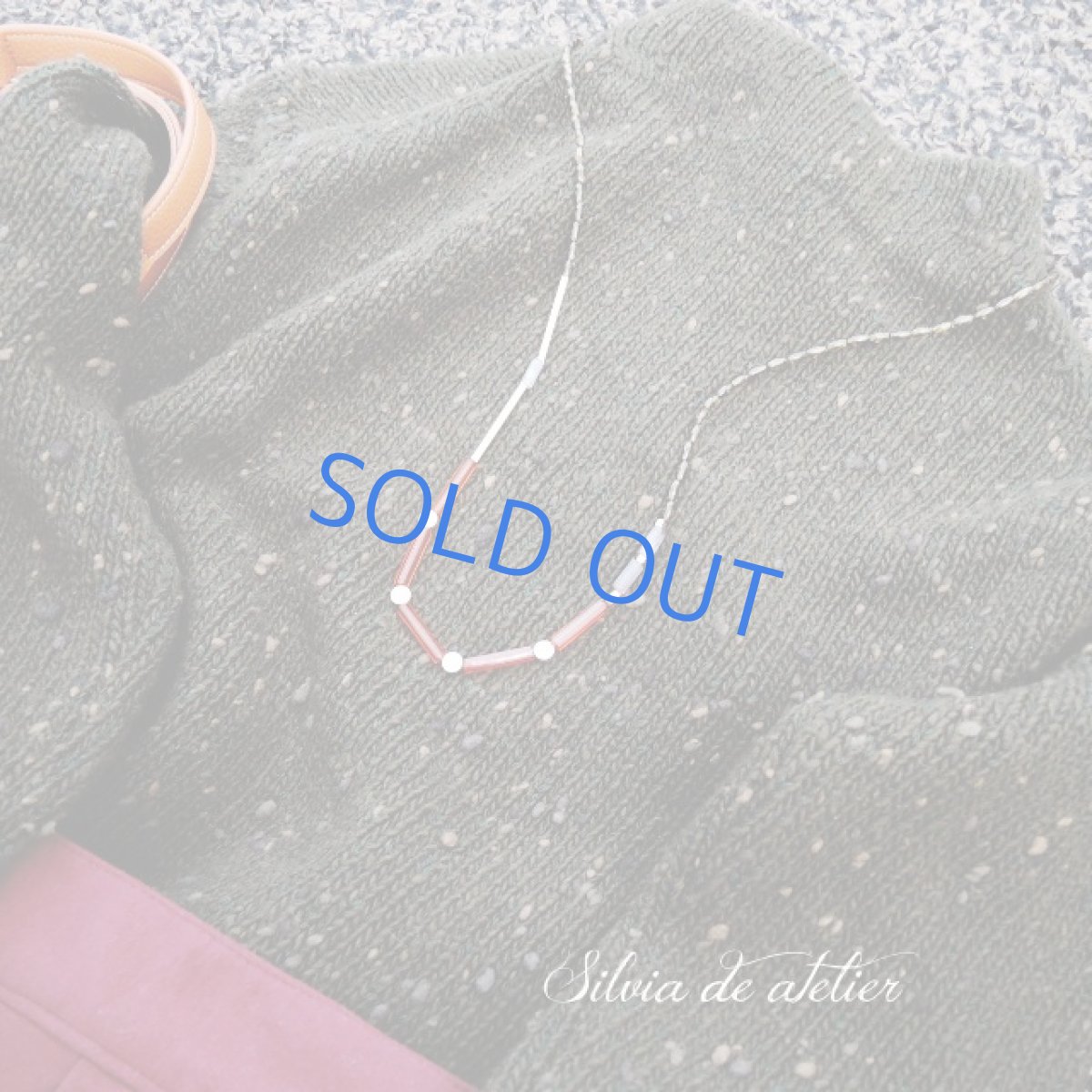 画像7: ＜限定1＞カーキナツメビーズ×オレンジブラウンチューブ　真鍮製メタルロングネックレス (7)