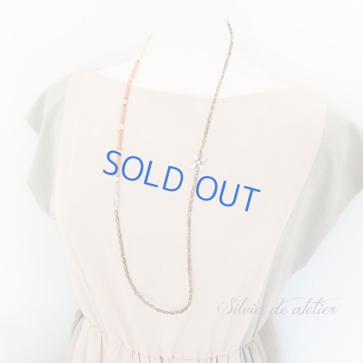 画像5: ＜限定1＞カーキナツメビーズ×オレンジブラウンチューブ　真鍮製メタルロングネックレス (5)