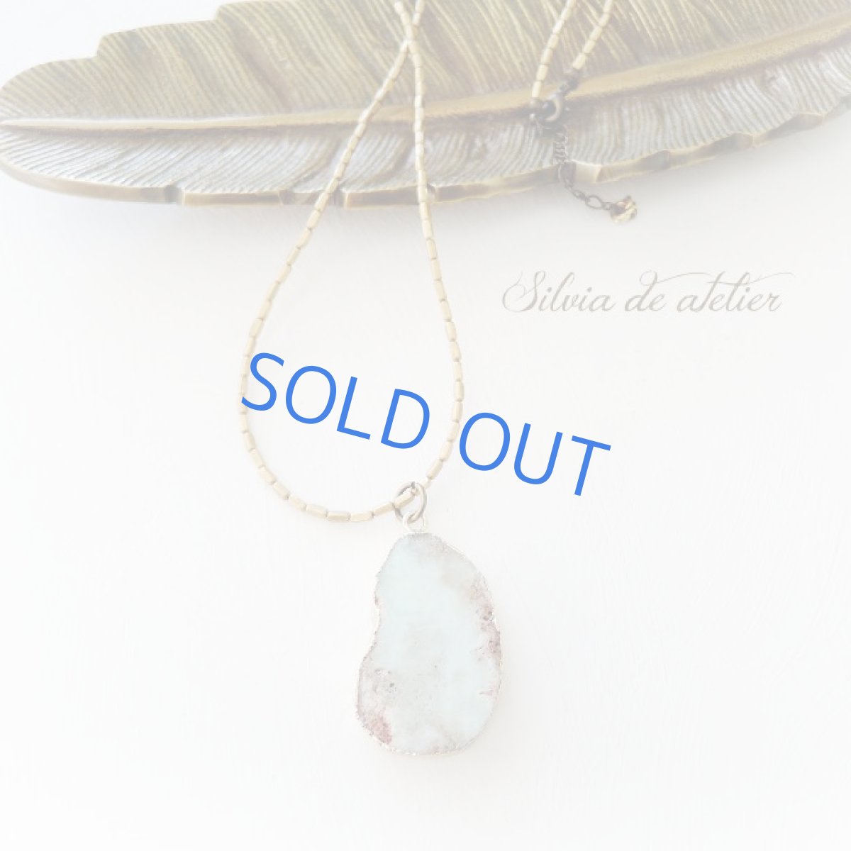 画像5: ＜限定1・ライトグリーン＞クリソプレイズ　大粒原石スライスチャーム　真鍮製ビーズロングネックレス (5)