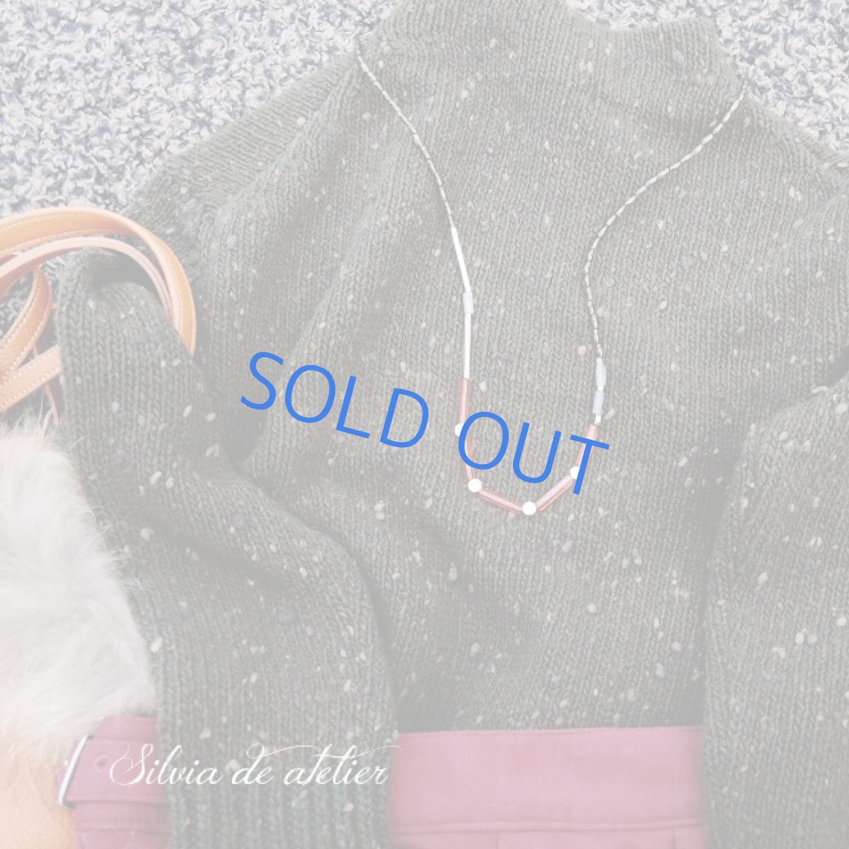 画像8: ＜限定1＞カーキナツメビーズ×オレンジブラウンチューブ　真鍮製メタルロングネックレス (8)