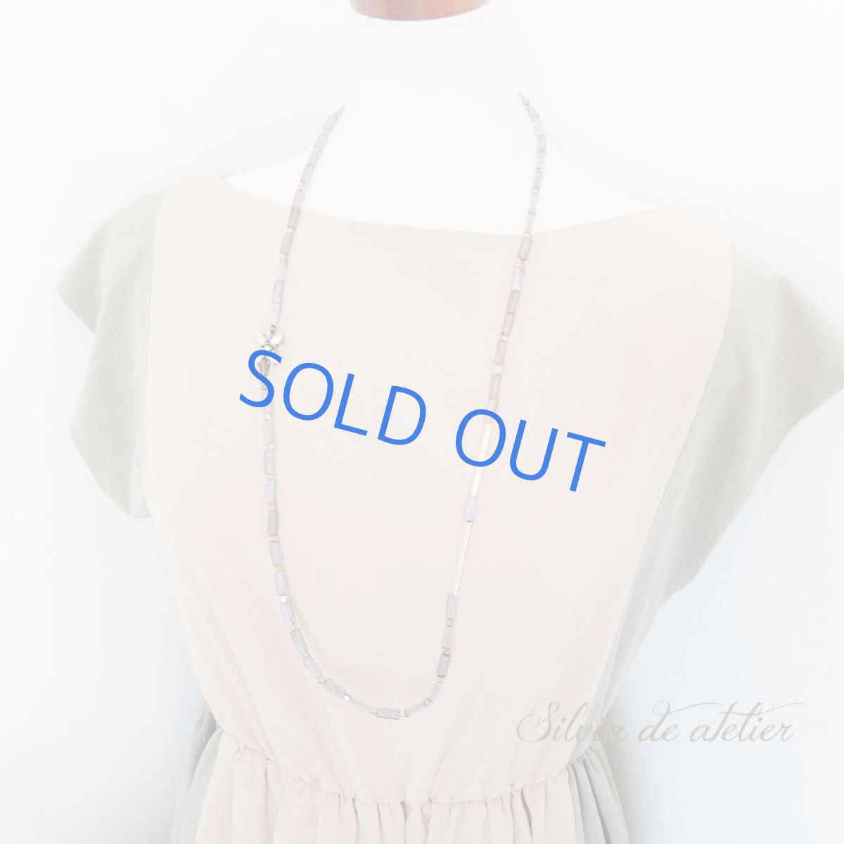 画像6: ＜限定1＞パープルグレー×ブルーグレーアクリルの真鍮製メタルロングネックレス (6)