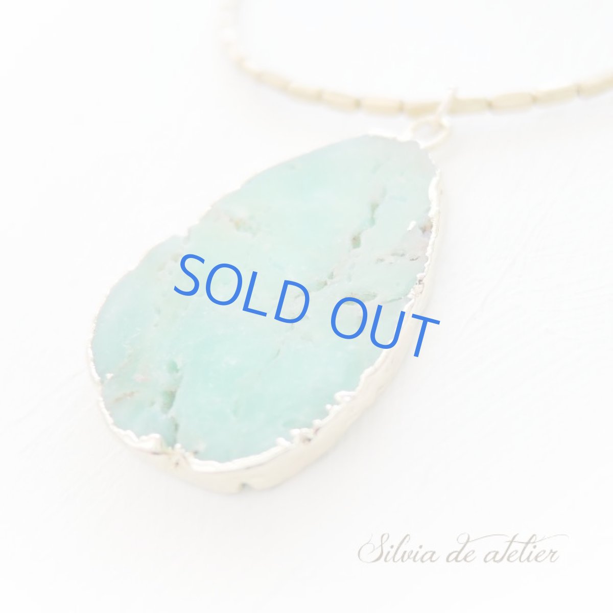 画像2: <限定1・ミディアムグリーン>クリソプレイズ 大粒原石スライスチャーム 真鍮製ビーズロングネックレス (2)