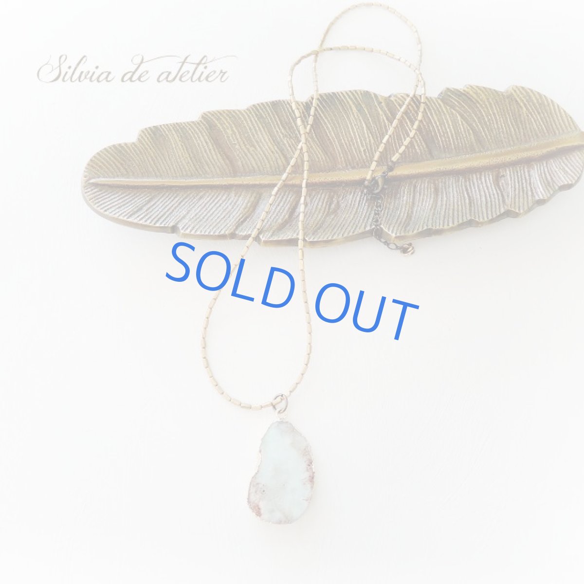 画像3: ＜限定1・ライトグリーン＞クリソプレイズ　大粒原石スライスチャーム　真鍮製ビーズロングネックレス (3)