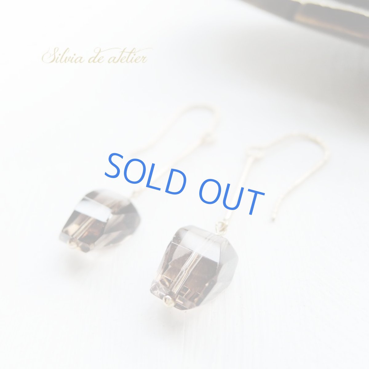 画像2: <イヤリング変更可・残り1>ダークスモーキークォーツ ファニーカット 14kgfラインピアス (2)