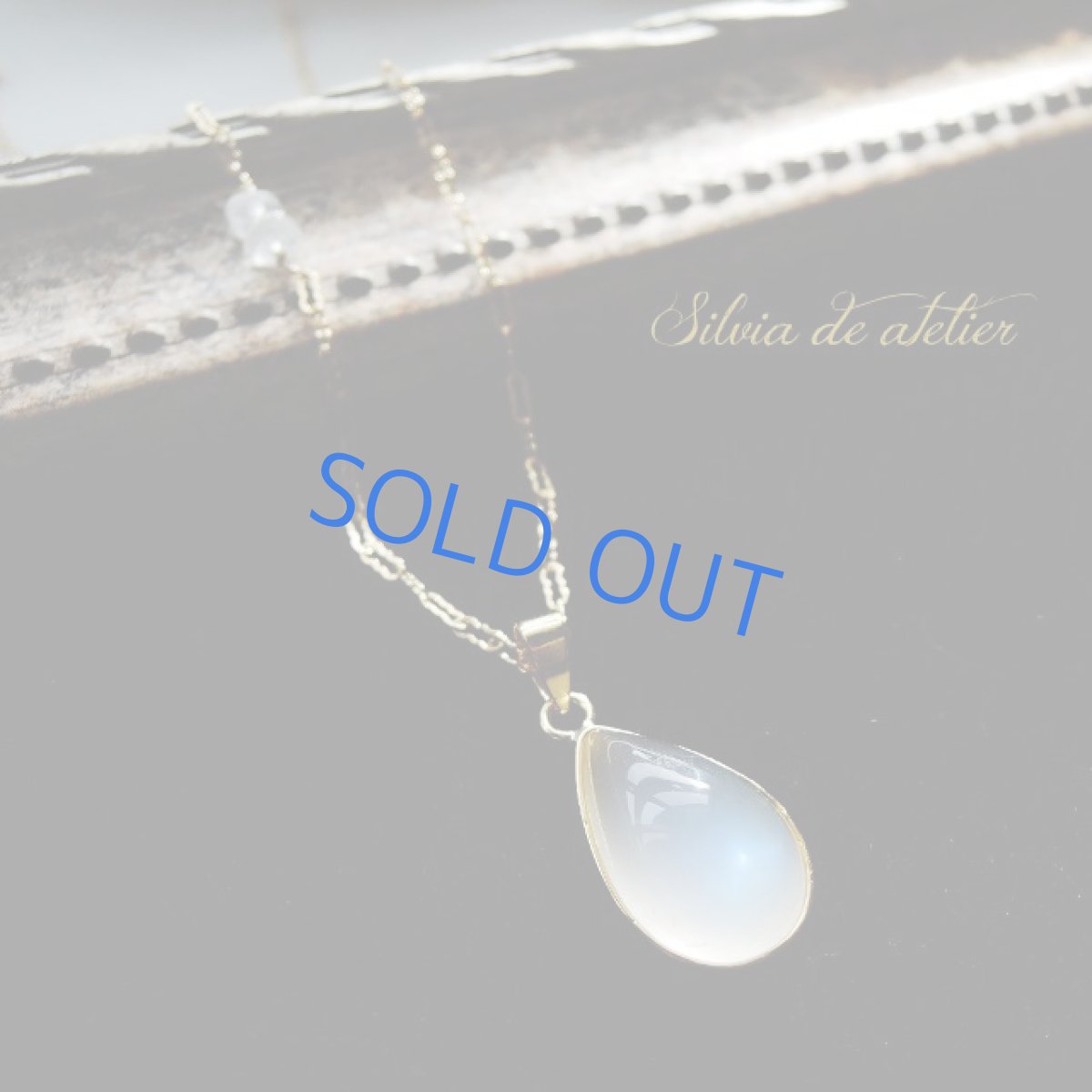 画像2: ＜1点もの・B＞AAAランク　ロイヤルブルームーンストーン（ペリステライト）　細長　カボション　14kgf　ネックレス  (2)