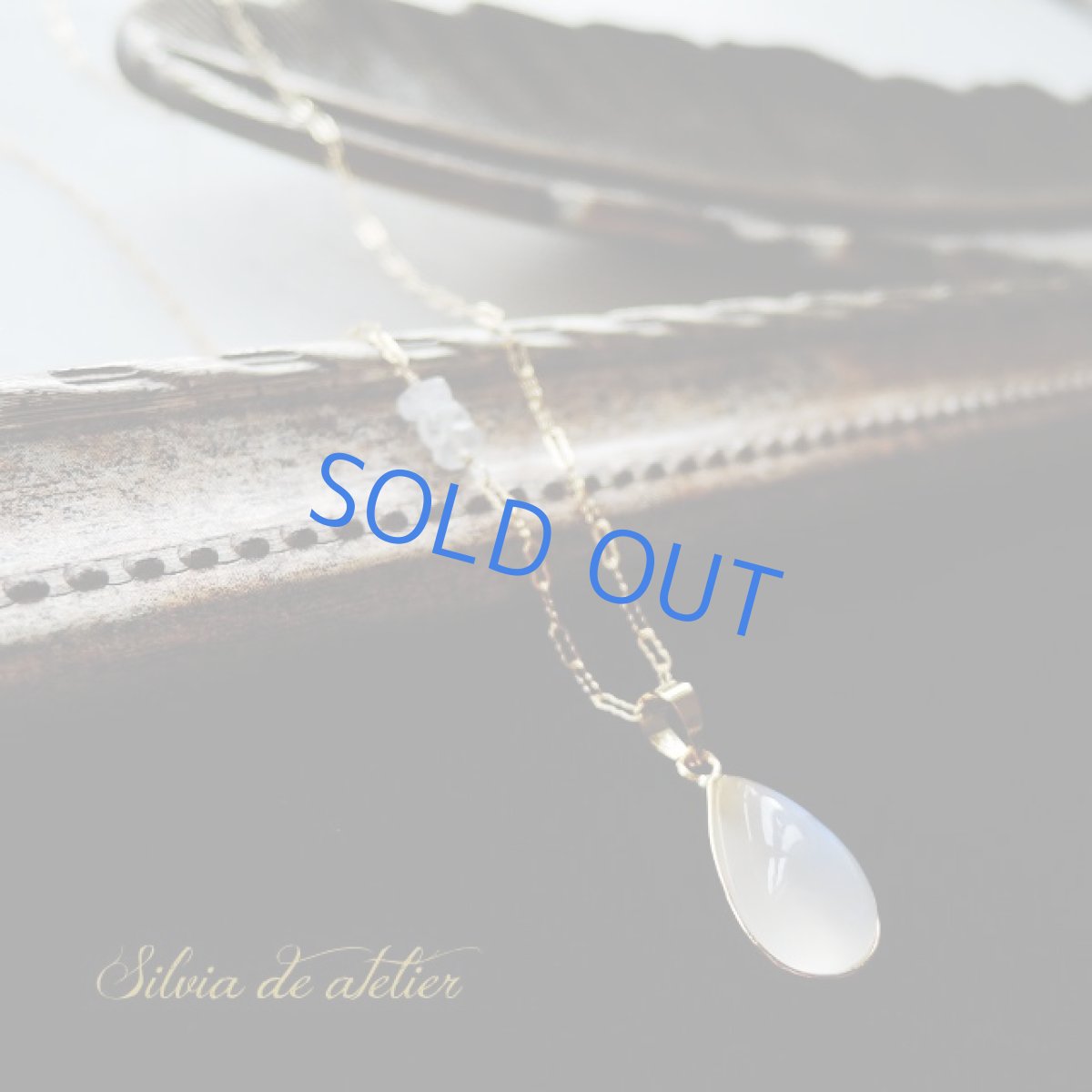 画像4: <1点もの・A>AAAランク ロイヤルブルームーンストーン(ペリステライト) 細長 カボション 14kgf ネックレス (4)