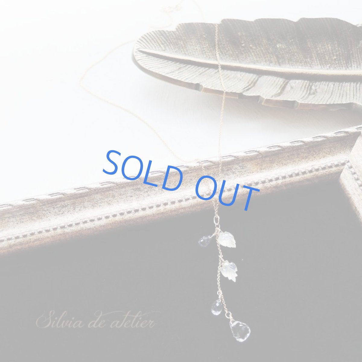 画像3: <各1点もの・残り二葉タイプ>ホワイトムーンストーンリーフ&アイオライト&クリスタル 14kgf Y字ネックレス (3)