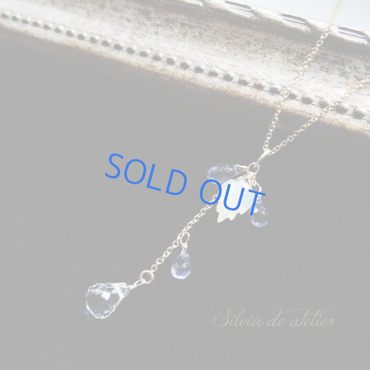 画像4: <各1点もの・残り二葉タイプ>ホワイトムーンストーンリーフ&アイオライト&クリスタル 14kgf Y字ネックレス (4)