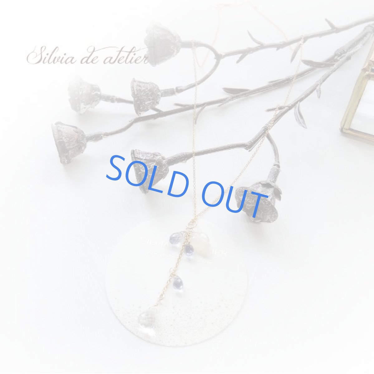 画像5: <各1点もの・残り二葉タイプ>ホワイトムーンストーンリーフ&アイオライト&クリスタル 14kgf Y字ネックレス (5)