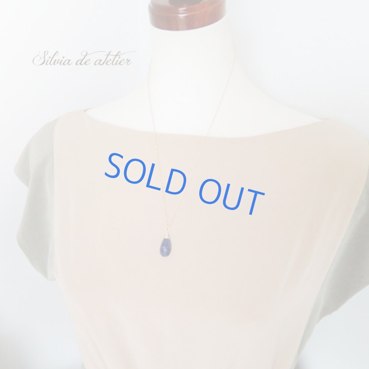 画像8: 半額SALE【残り1】大粒　ラピスラズリ　ペアシェイプ　サージカルステンレスチェーンネックレス約50cm (8)