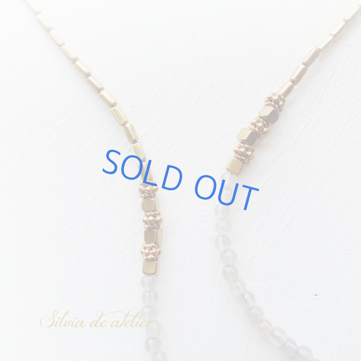 画像5: 【1点もの】クリスタルタンブル グレーオニキス&真鍮ビーズショートネックレス (5)