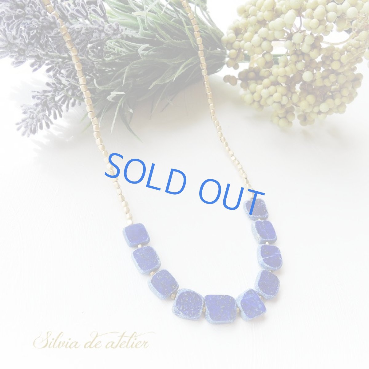 画像4: 【1点もの】ラピスラズリ フラットタンブル ゴールドビーズネックレス (4)