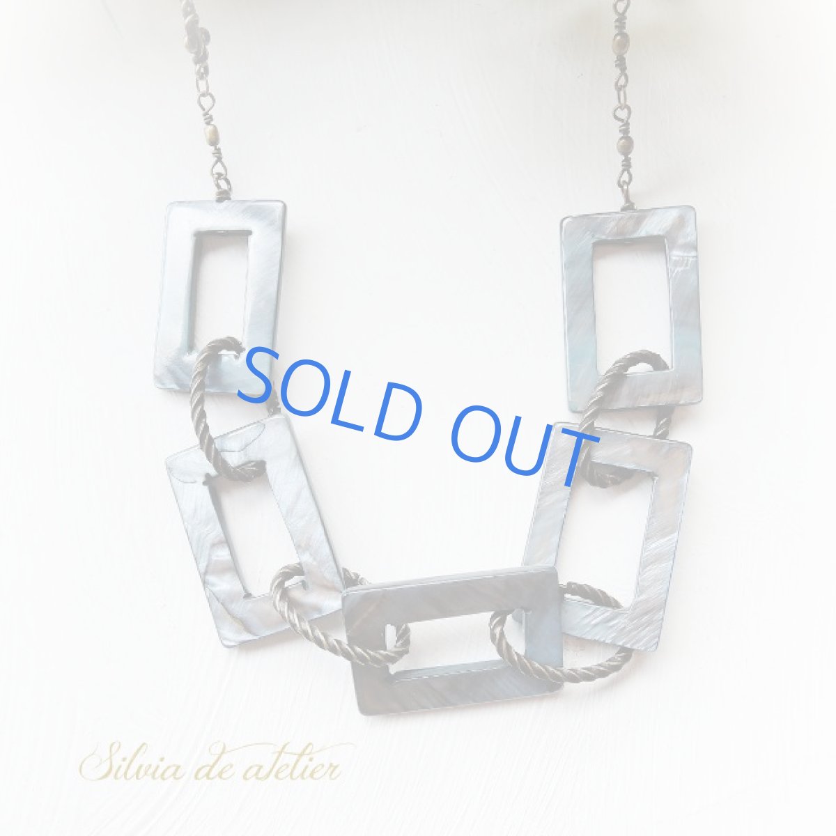 画像3: 【1点もの】ブルーシェル　レクタングルチェーン　アンティークゴールドネックレス (3)