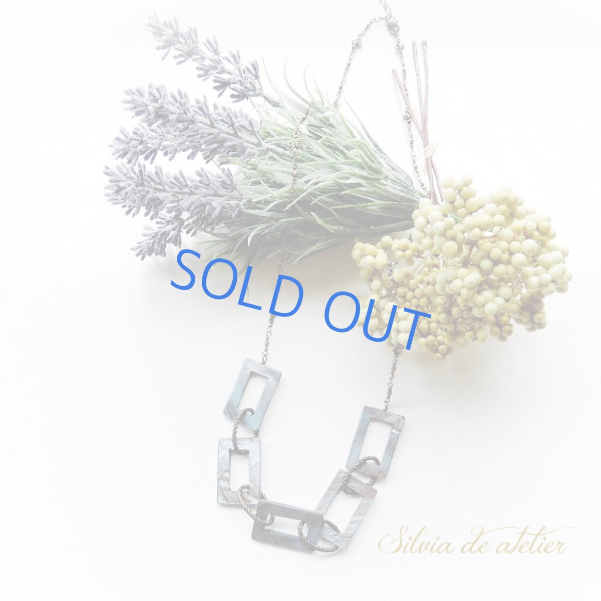 画像4: 【1点もの】ブルーシェル　レクタングルチェーン　アンティークゴールドネックレス (4)