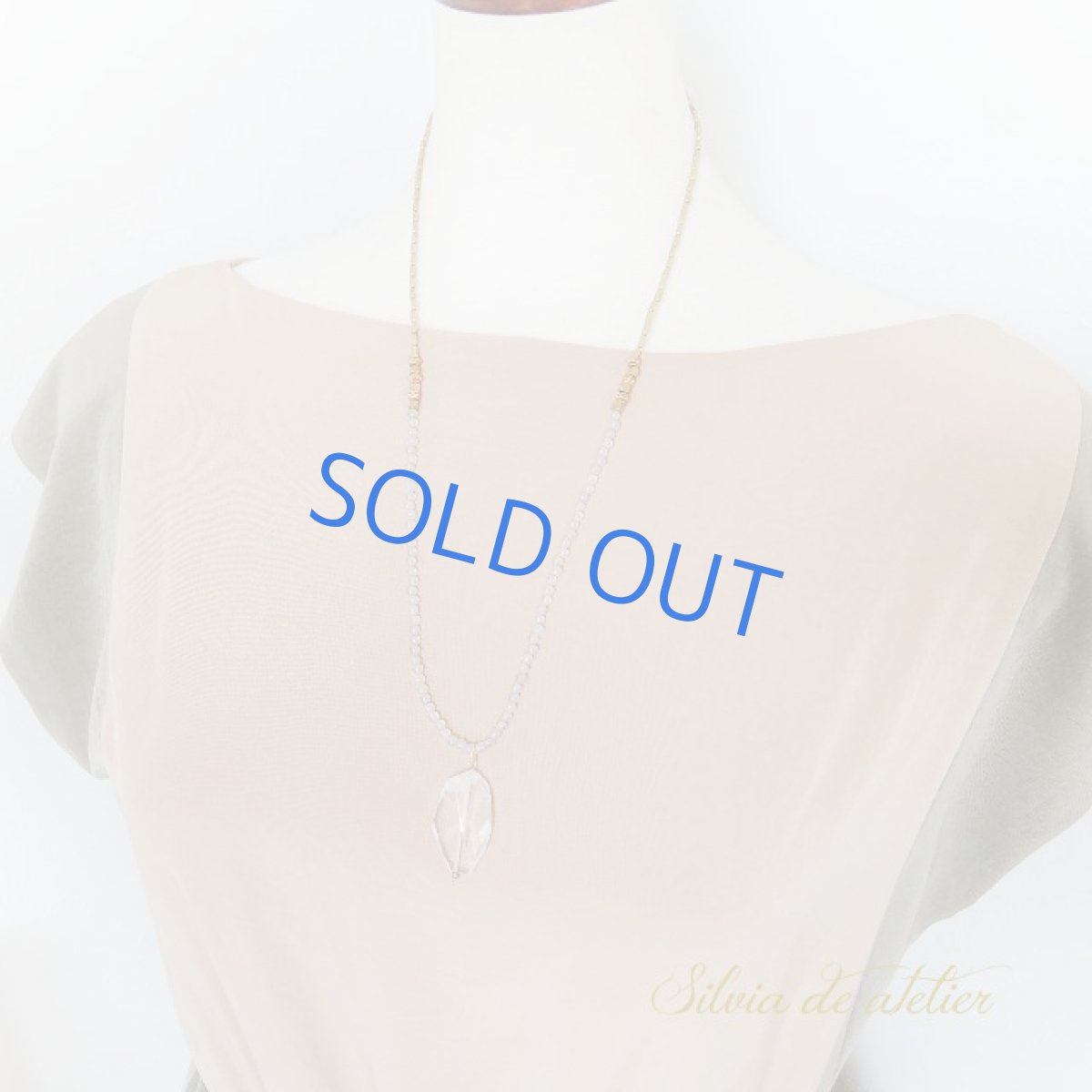 画像9: 【1点もの】クリスタルタンブル グレーオニキス&真鍮ビーズショートネックレス (9)