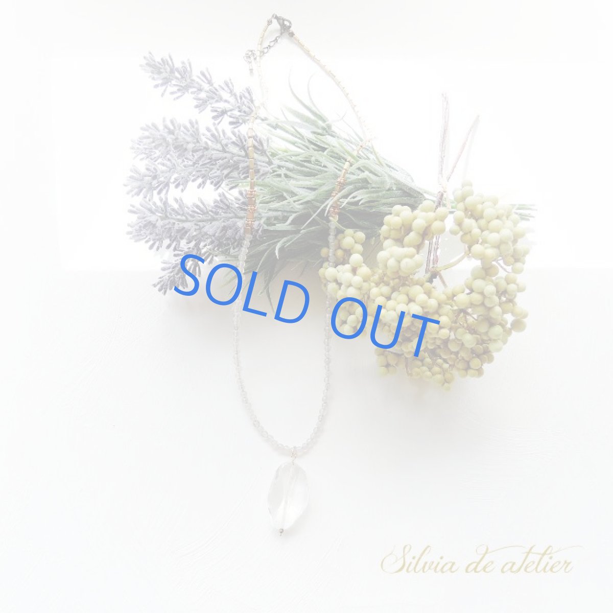 画像4: 【1点もの】クリスタルタンブル グレーオニキス&真鍮ビーズショートネックレス (4)