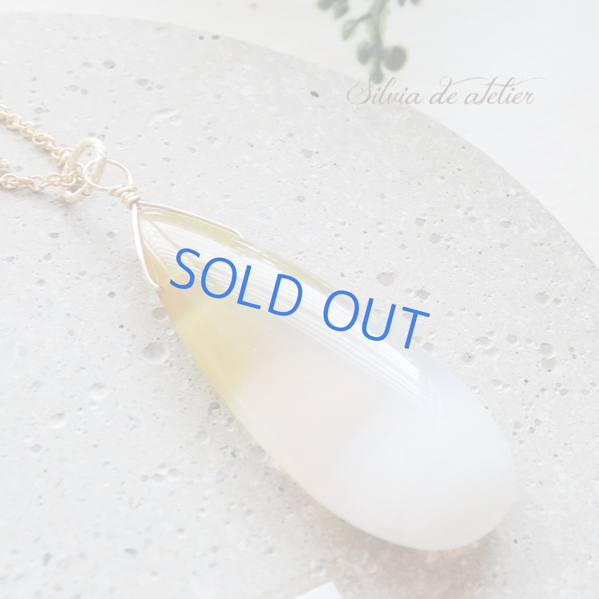 画像2: 残り1 大粒 バイカラーカルセドニー ペアシェイプ 約50cm 14kgfネックレス (2)