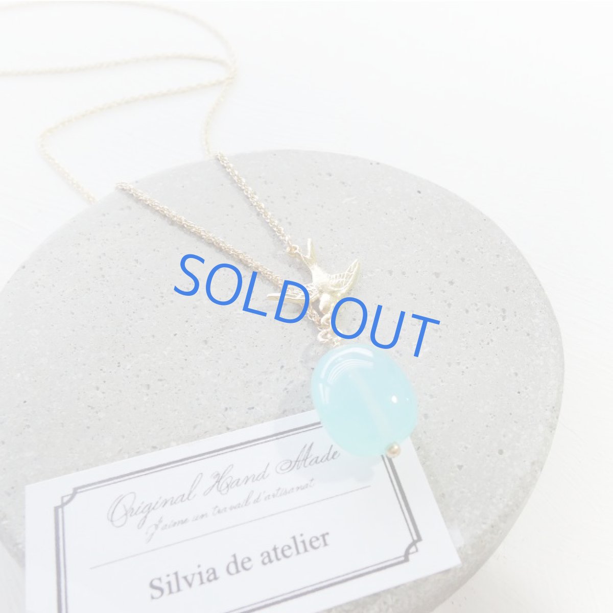 画像4: ＜限定1＞シーブルーカルセドニー　大粒タンブル　バードチャームネックレス (4)