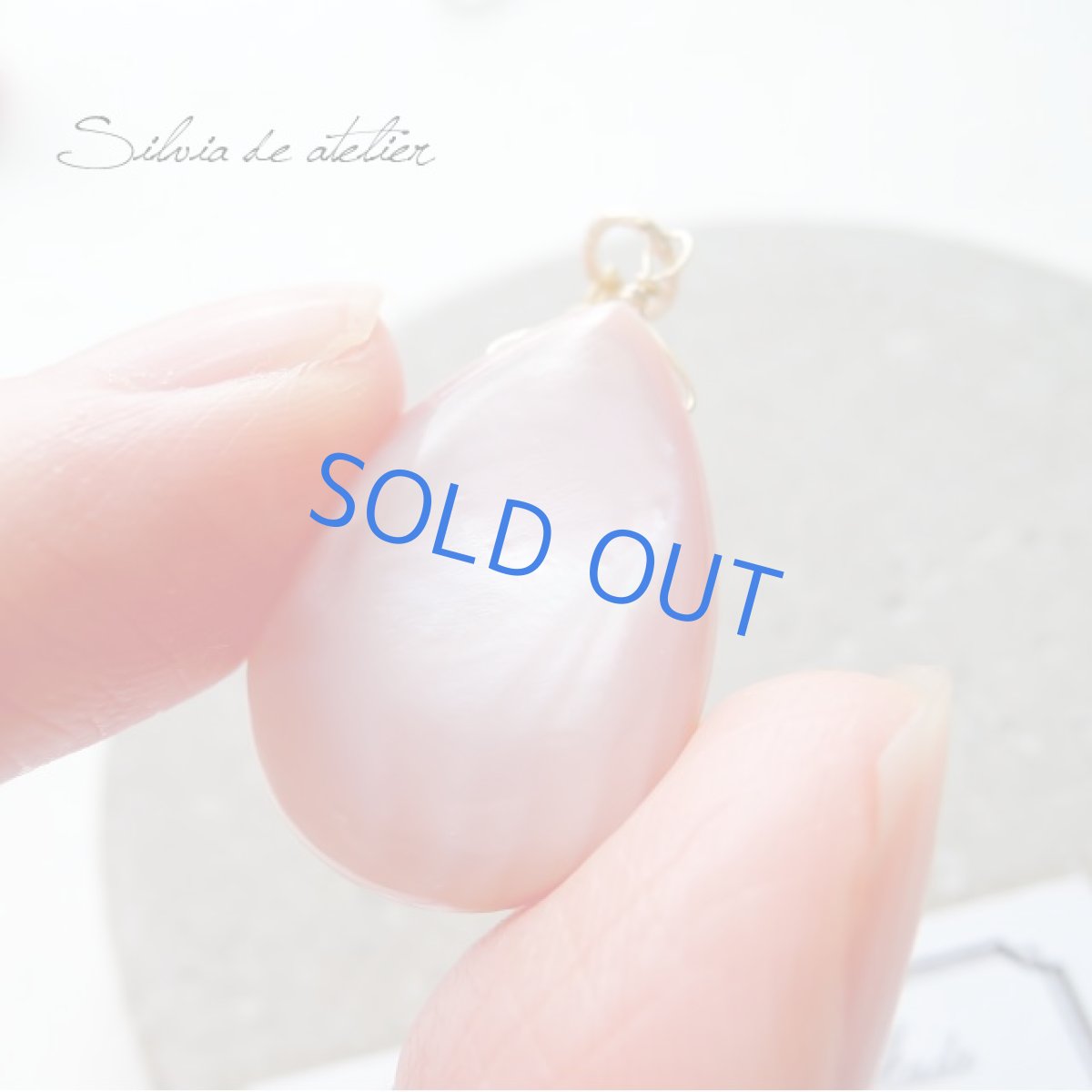 画像2: 残り2　半額SALE　桜カラー　ピンクシェル　大粒　ペアシェイプ　サージカルステンレスネックレス約50cm (2)