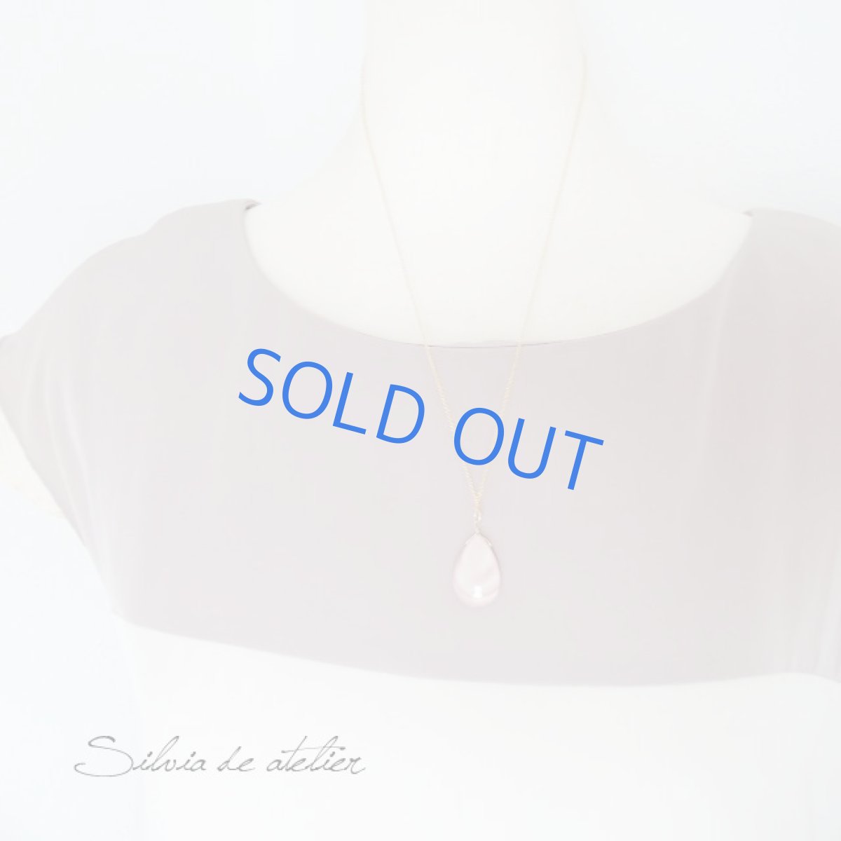 画像9: 残り2　半額SALE　桜カラー　ピンクシェル　大粒　ペアシェイプ　サージカルステンレスネックレス約50cm (9)