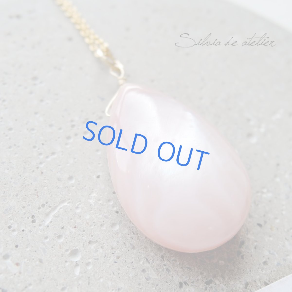 画像3: 残り2　半額SALE　桜カラー　ピンクシェル　大粒　ペアシェイプ　サージカルステンレスネックレス約50cm (3)