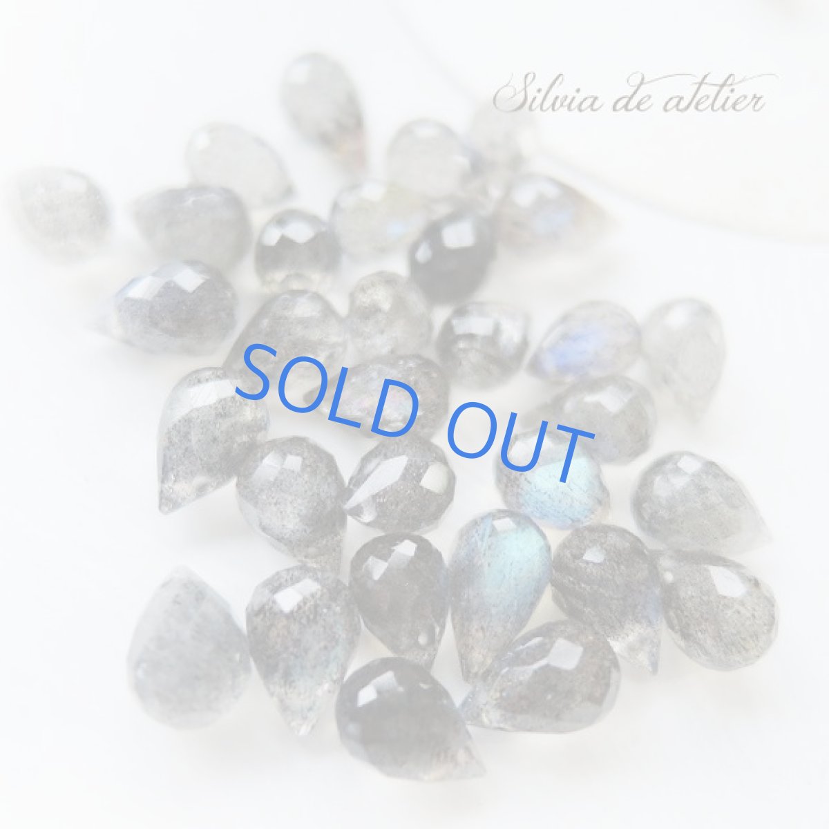 画像7: <イヤリング変更可・限定数のみ>つぶつぶ葡萄と小さなブルーラブラドライト ドロップ 14kgfフックピアス (7)