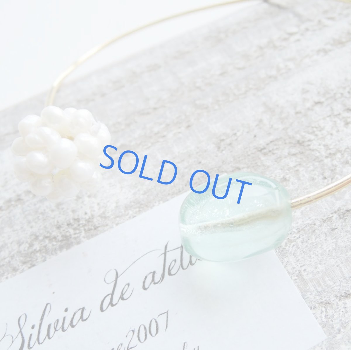 画像2: 【1点もの】グリーンフローライト&編み込淡水パールボール フォークバングル (2)