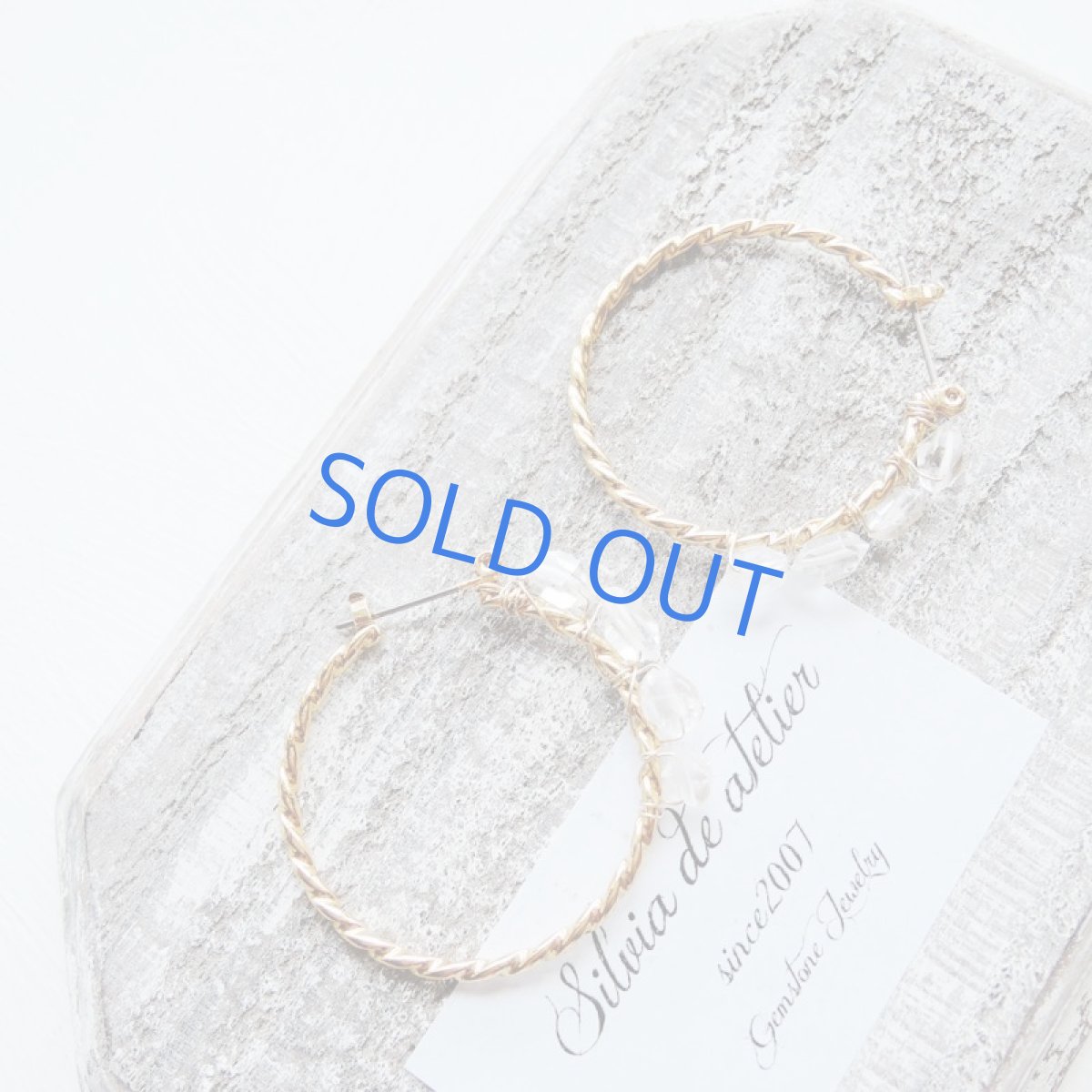 画像2: ＜1点もの＞NYハーキマーダイヤモンドクリスタル　ゴールドメッキフープ　チタンポストピアス (2)