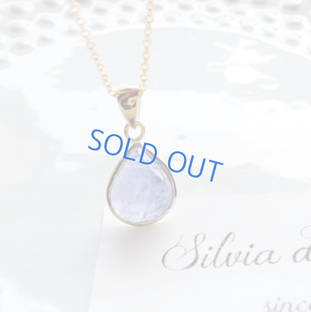 画像4: <1点もの・A>AAAランク タンザナイト ティアドロップ型フレームストーン 14kgfネックレス (4)