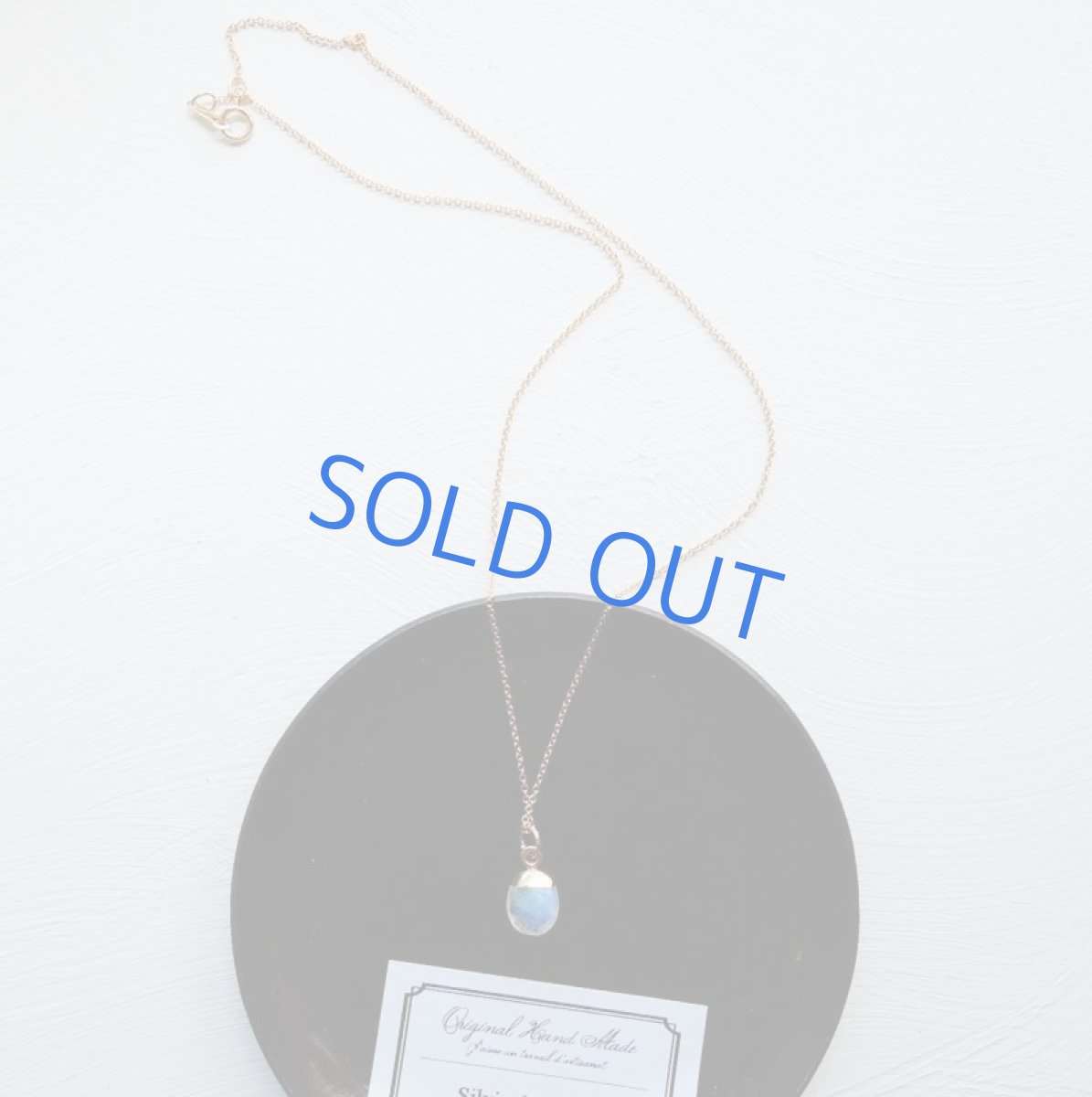 画像2: ＜残り１＞レインボームーンストーン　オーバルデザインチャーム　14kgfネックレス約40cm (2)