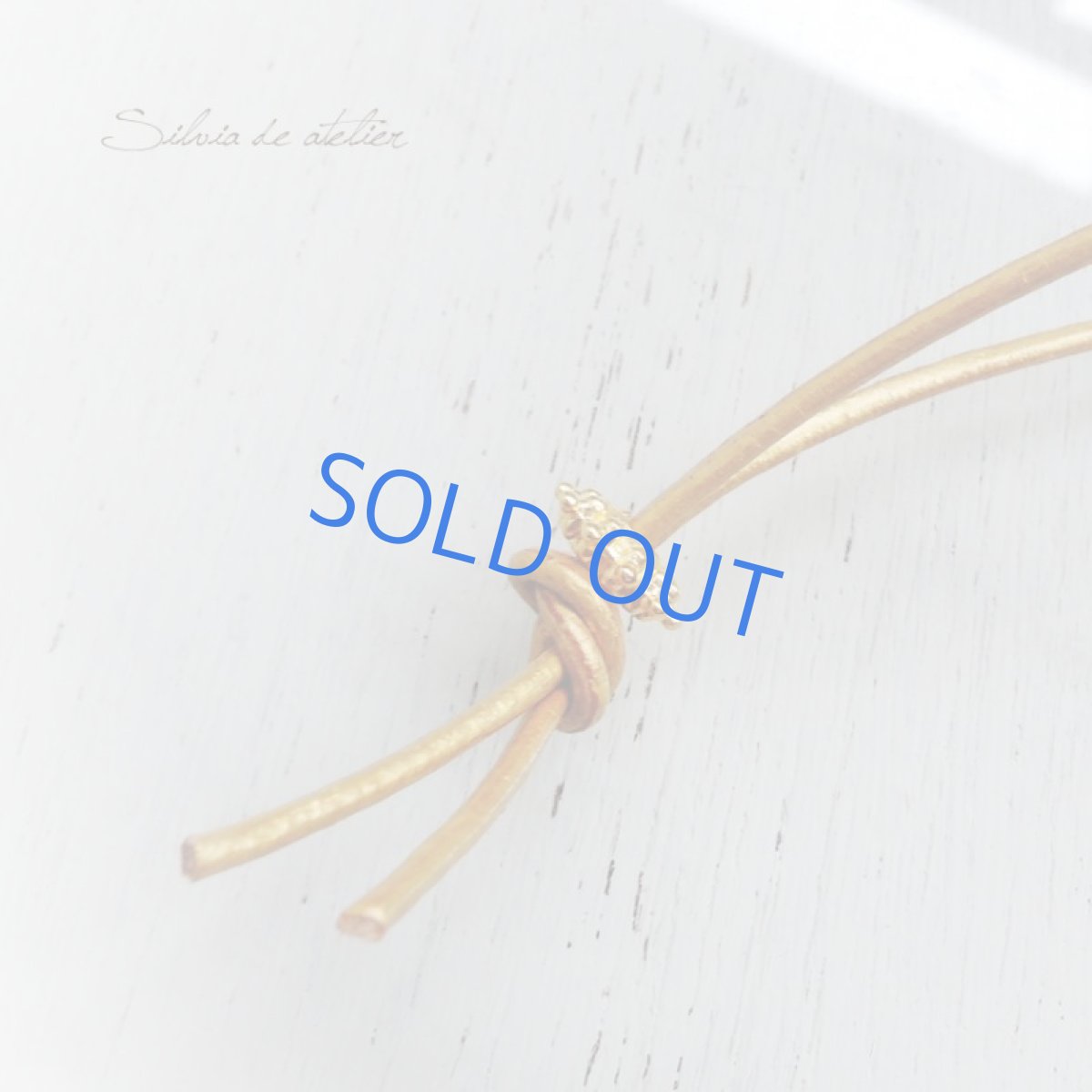 画像6: Small healing fountain〜掌の中の癒しの泉〜 セージグリーン　フローライト　ペンダント　牛革コード (6)