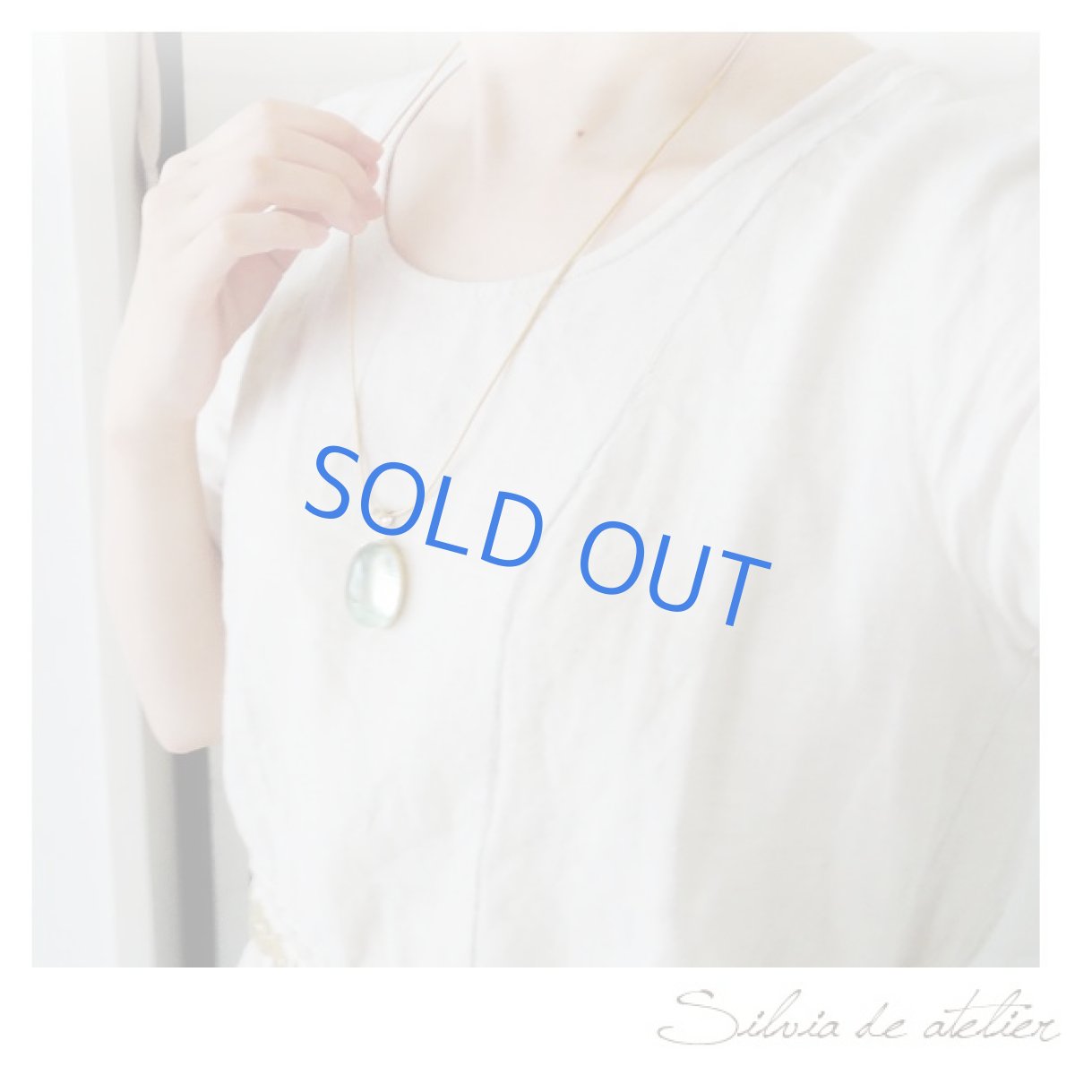 画像11: Small healing fountain〜掌の中の癒しの泉〜 セージグリーン　フローライト　ペンダント　牛革コード (11)