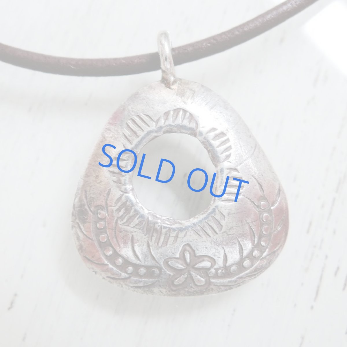 画像2: 【限定1・梨】カレンシルバー チャーム 牛革コードネックレス (2)