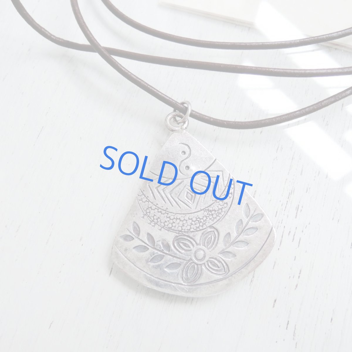 画像2: 【限定1・扇】カレンシルバー　チャーム　牛革コードネックレス (2)