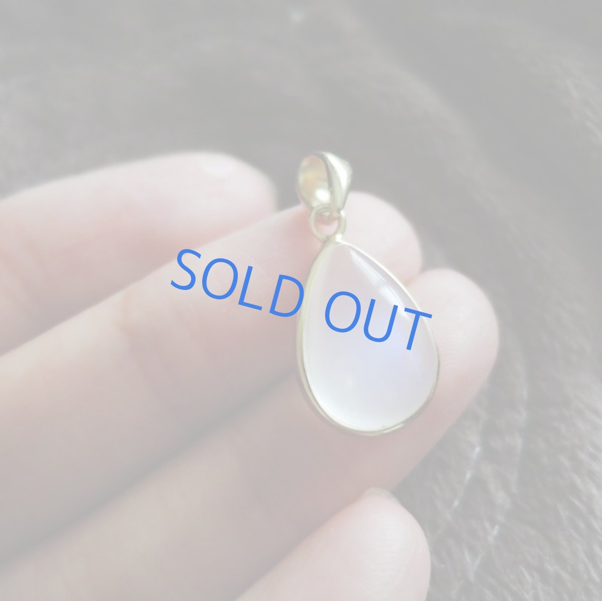 画像3: 【1点もの・A】AAA ロイヤルブルームーンストーン(ペリステライト)細長 カボション 14kgfネックレス40cm (3)