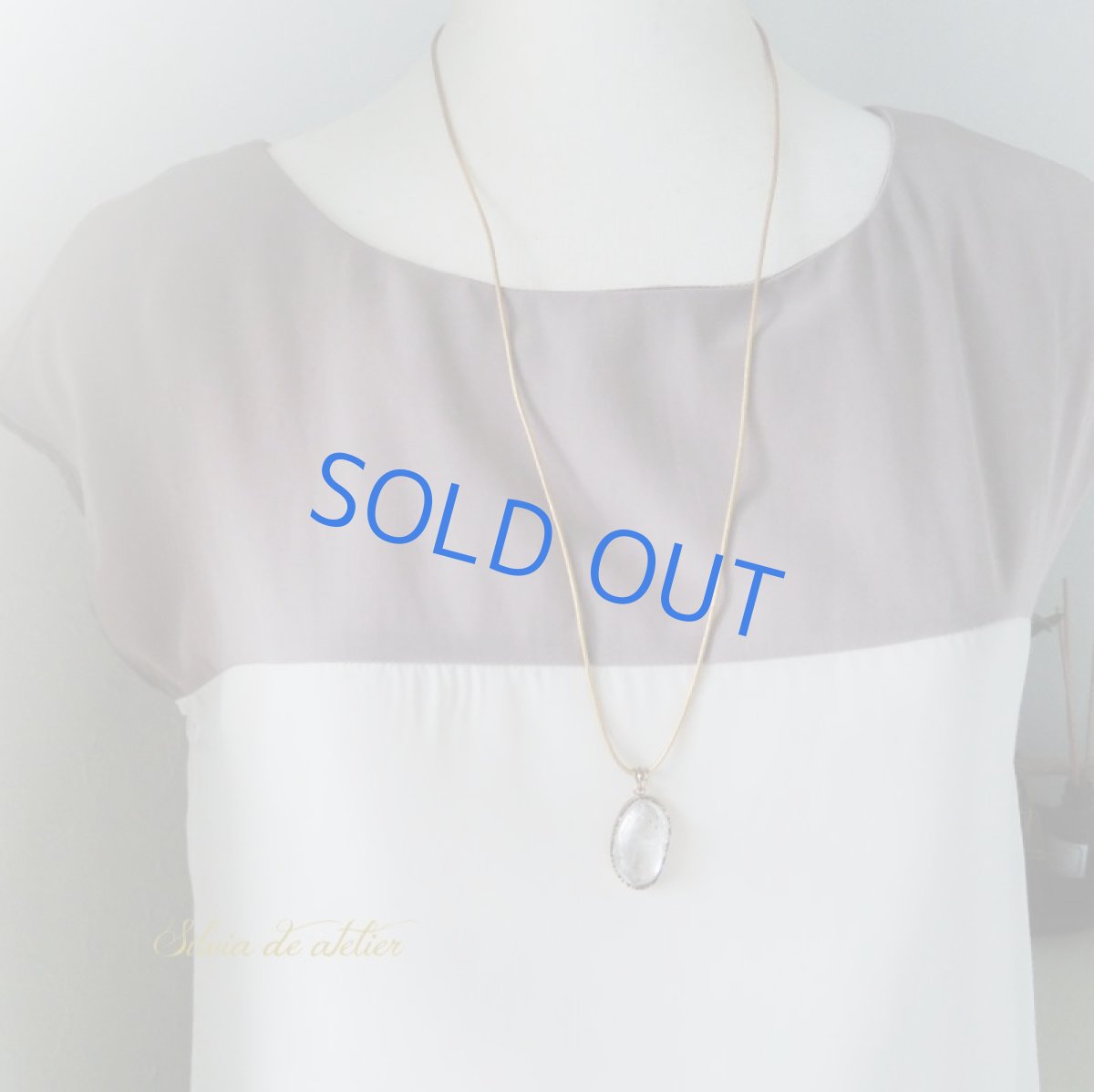 画像8: 【1点もの・D】レアストーン♪ 水入り水晶 レインボー入り 牛革コードネックレス 80cm (8)