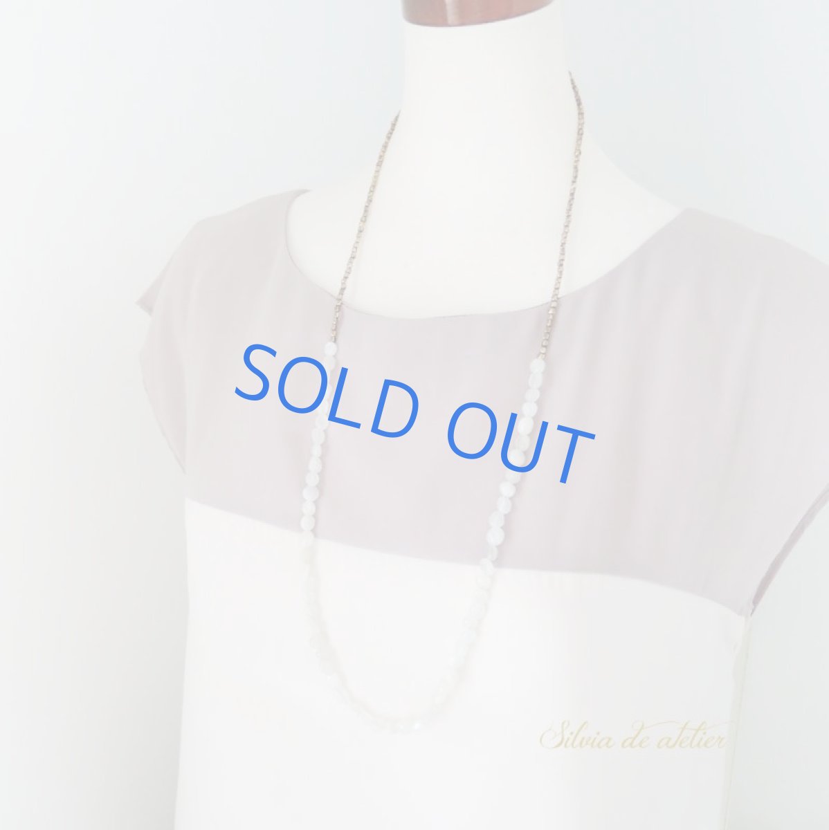 画像6: 【1点もの】ムーンストーンタンブル×アンティークゴールドメタルビーズ バイカラーロングネックレス (6)