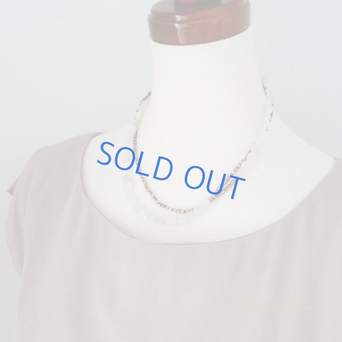 画像7: 【1点もの】ムーンストーンタンブル×アンティークゴールドメタルビーズ バイカラーロングネックレス (7)