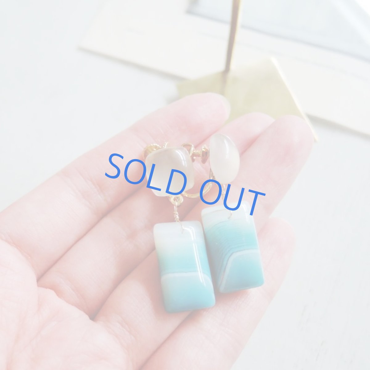 画像3: 【1点もの・海と風のある風景H】ボツワナアゲート レクタングル &ムーンストーン イヤリング (3)