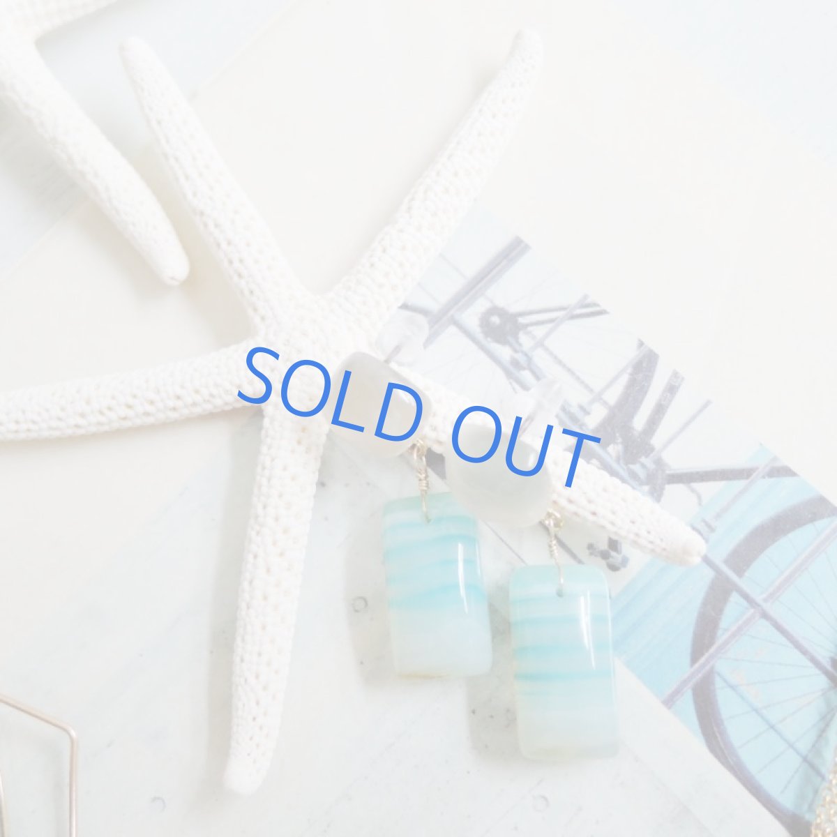 画像4: 【1点もの・海と風のある風景D】ボツワナアゲート&ムーンストーンスクエア 14kgfスタッドピアス (4)