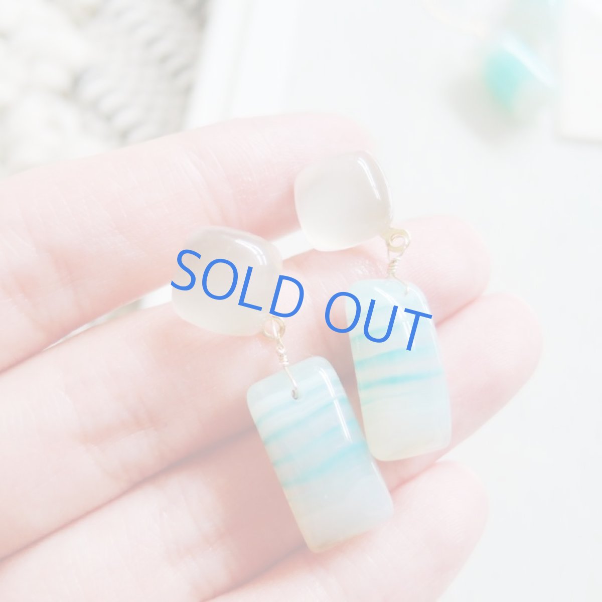 画像3: 【1点もの・海と風のある風景D】ボツワナアゲート&ムーンストーンスクエア 14kgfスタッドピアス (3)