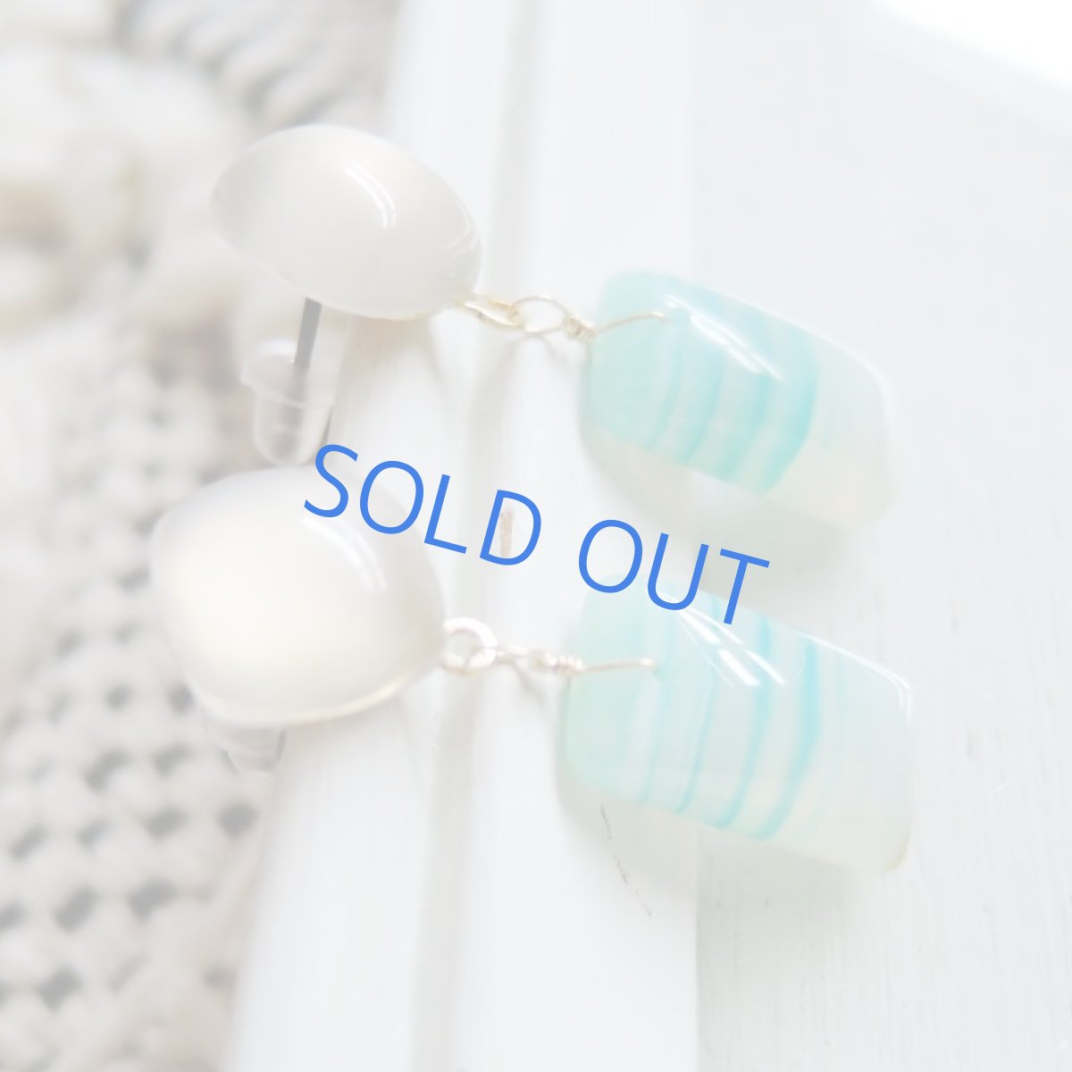 画像2: 【1点もの・海と風のある風景D】ボツワナアゲート&ムーンストーンスクエア 14kgfスタッドピアス (2)