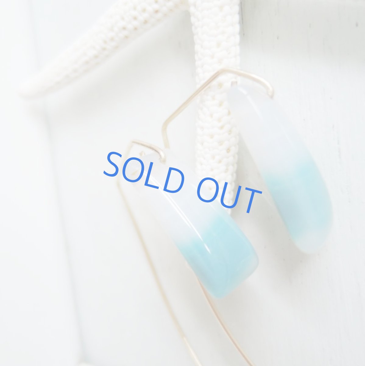 画像3: 【1点もの・海と風のある風景F】ボツワナアゲート　アクリルパールキャッチ付き　14kgfワイヤーピアス (3)