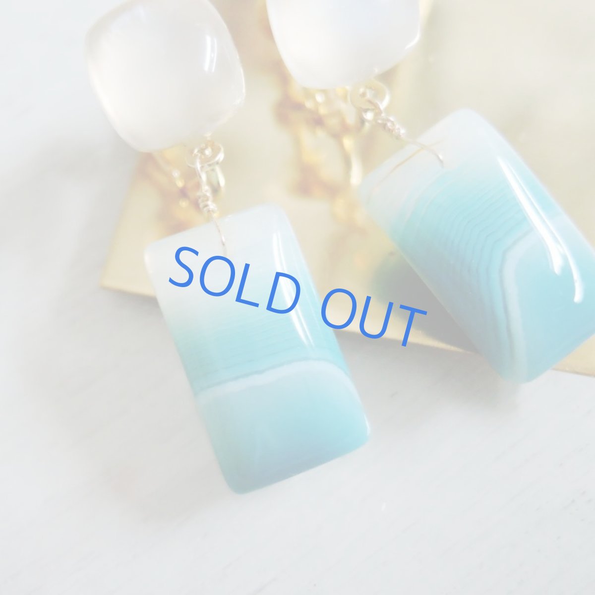 画像2: 【1点もの・海と風のある風景H】ボツワナアゲート レクタングル &ムーンストーン イヤリング (2)