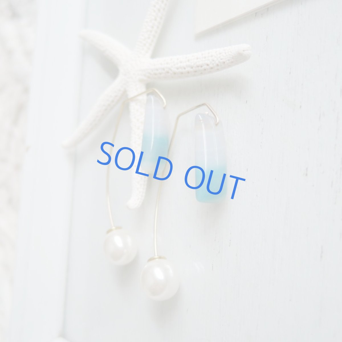 画像4: 【1点もの・海と風のある風景F】ボツワナアゲート　アクリルパールキャッチ付き　14kgfワイヤーピアス (4)