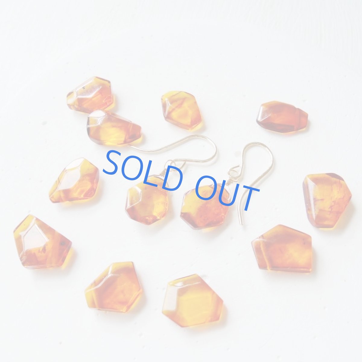 画像3: 【在庫僅少・イヤリング変更可】バルティックアンバー(琥珀）　タンブルカット　一粒　14kgfピアス (3)